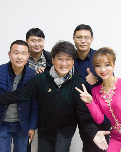 明星公司經紀人與周華健
